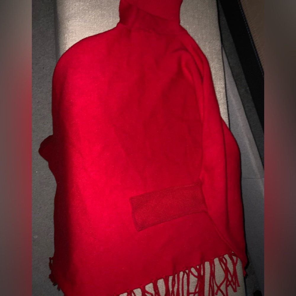 Swoncho ~ Poncho with ribbed sleeve and fringe bottom